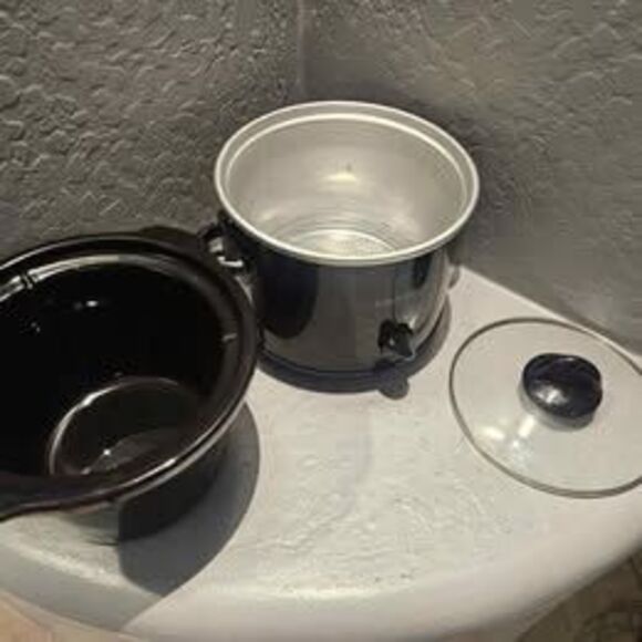 Crock Pot Mini 2 Quart with Lid. Black Removable Crock - Picture 3 of 6